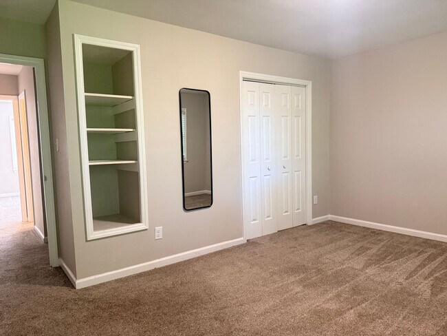 Building Photo - 2922 Glenridge Dr
