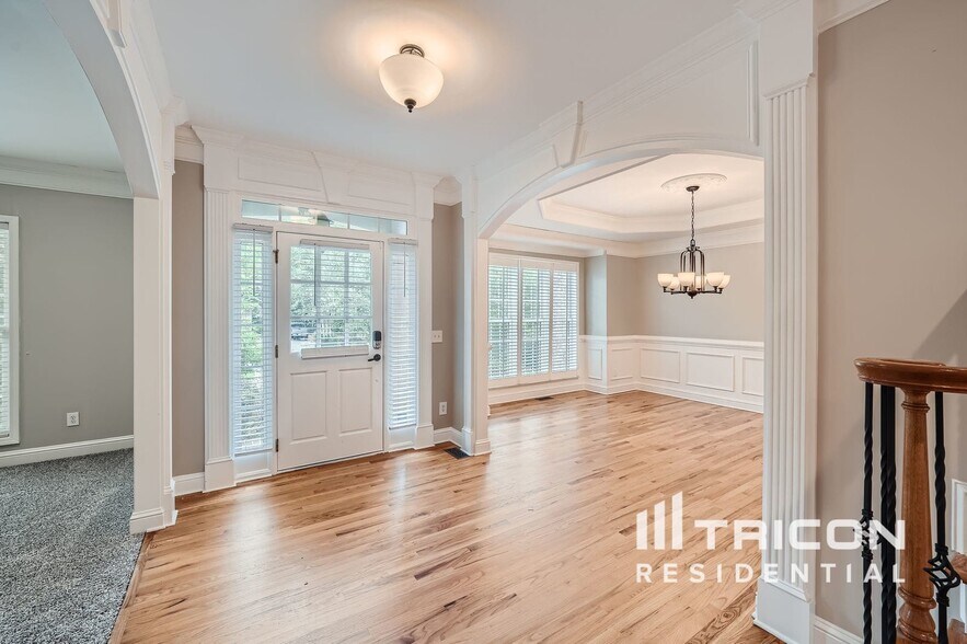 Building Photo - 6315 Tamarack Tr