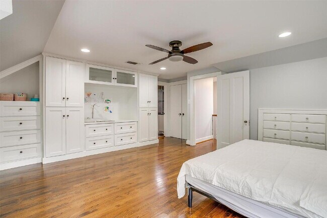 Building Photo - Charming 4 Bed, 2 Bath in Historic Berkele...