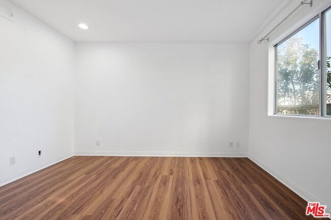 Building Photo - 12010 Texas Ave