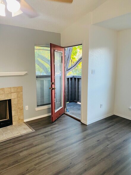 Building Photo - 1614 Pecan Chase Cir