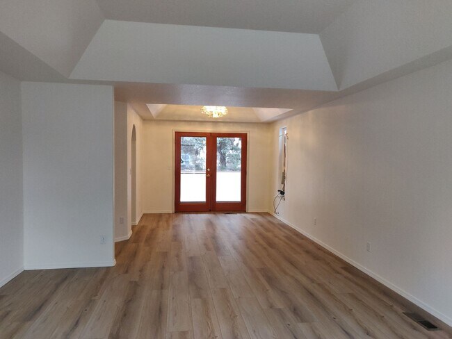 Building Photo - Spacious and charming, this two-story 4 be...