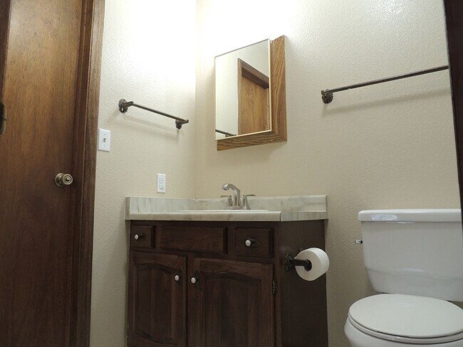 Building Photo - 636 Horizon Dr