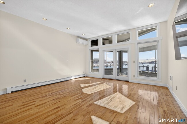 Building Photo - 49 Steamboat Wharf