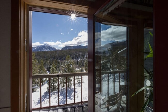 Building Photo - Available now!  Year lease!   Three Bedroo...