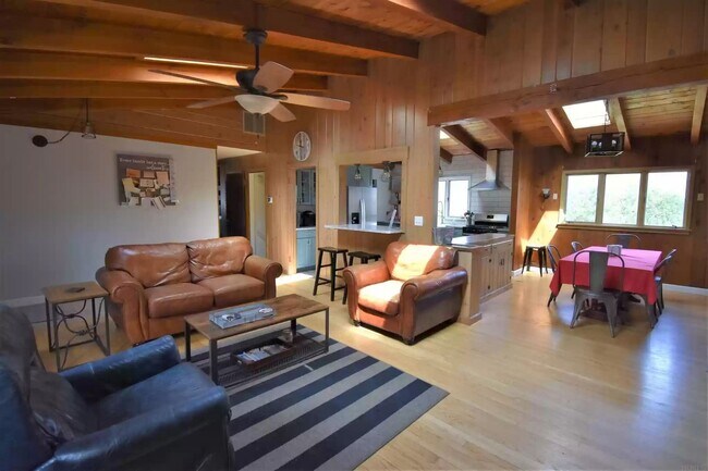Building Photo - "Hoosier Daddy"- This fully furnished, tur...