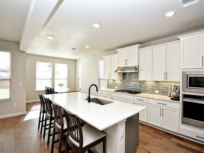 Building Photo - 9109 Spire View