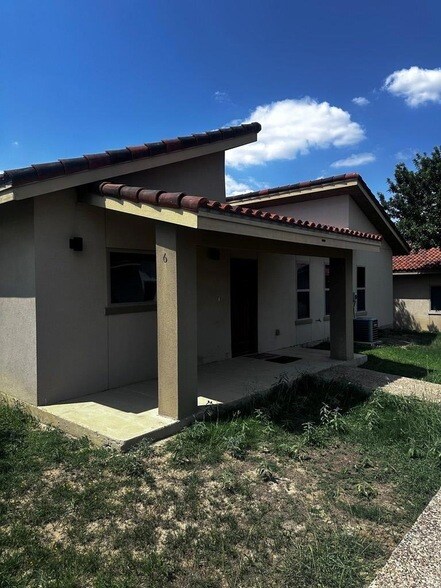 Building Photo - 1120 Crown Ridge
