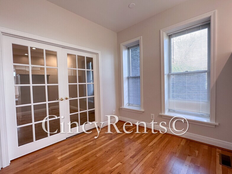 Building Photo - 334 Kilgour St