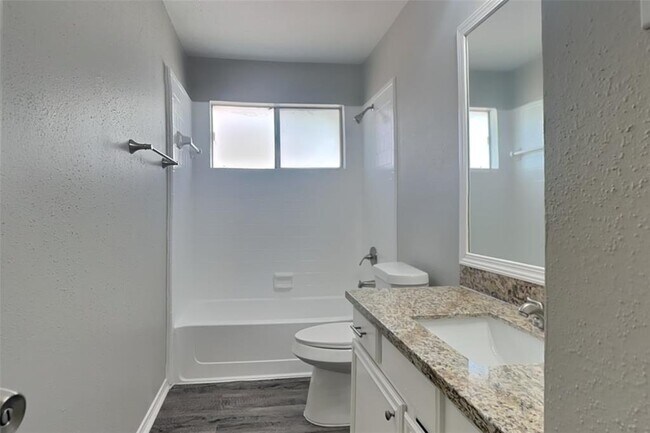 Building Photo - 5607 S Magazine Cir