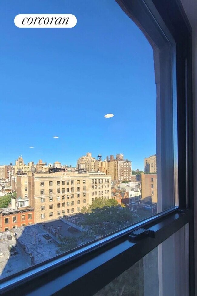 Building Photo - 45 W 81st St