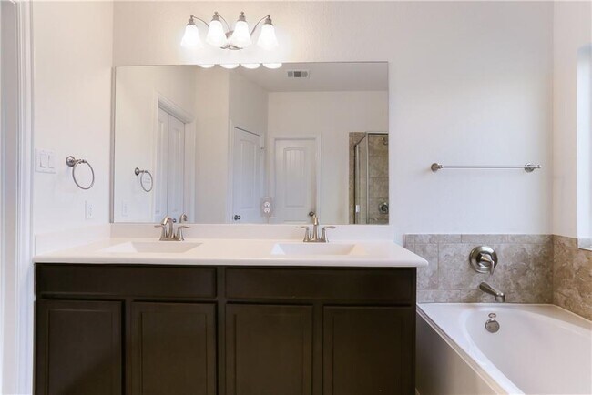 Building Photo - 517 Cerrito Cove