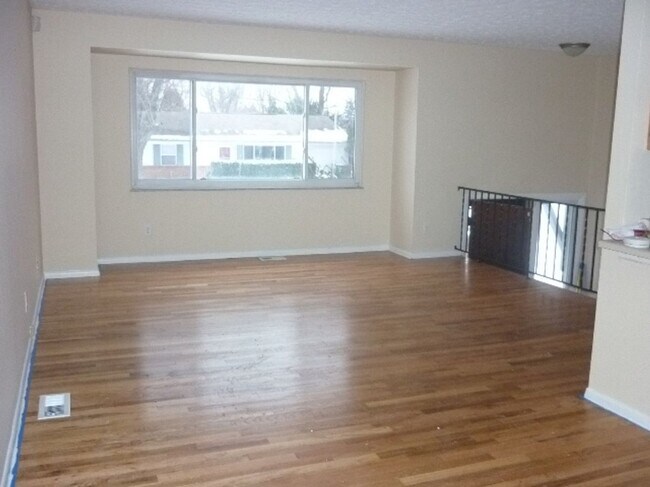 Building Photo - 2928 Landon Dr