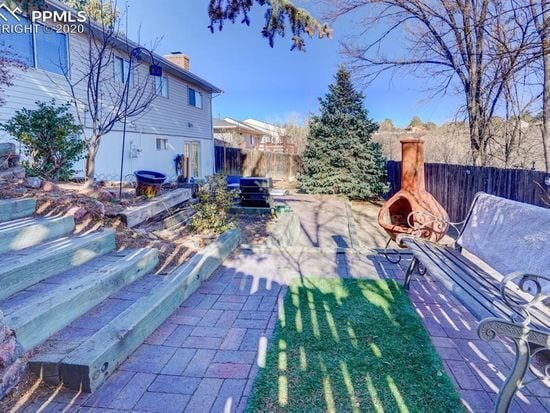 Building Photo - 805 Paradise Ln