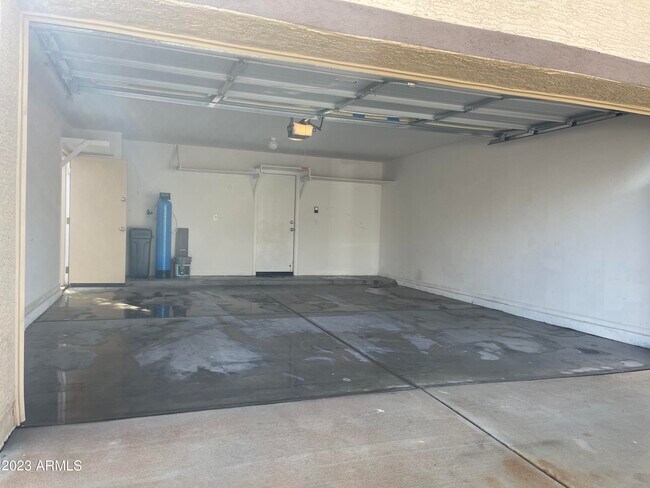 Building Photo - 3517 E Crescent Way