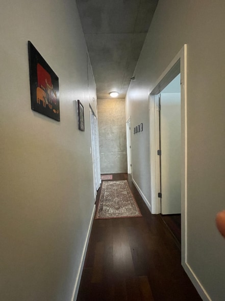 Building Photo - 235 W Van Buren St