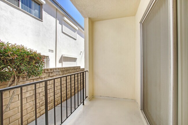 Building Photo - 1133 16th St