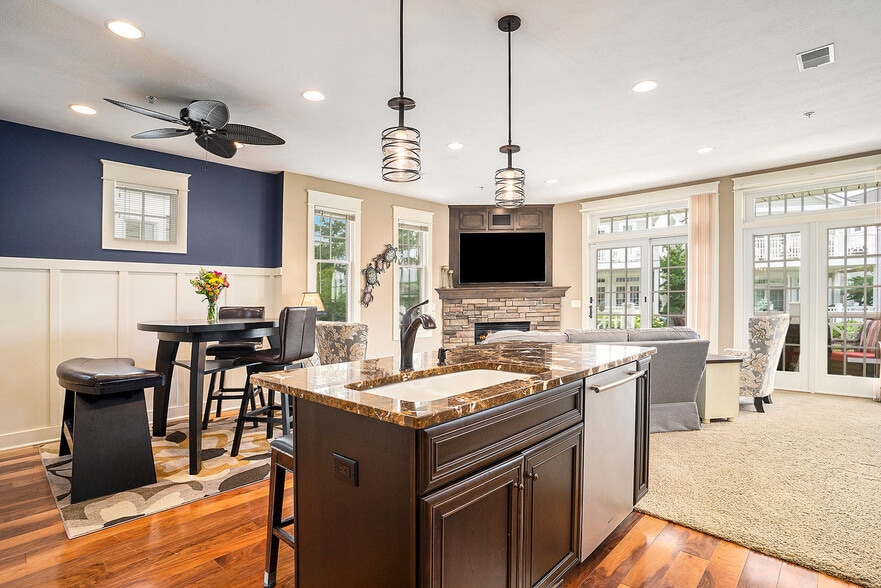 Building Photo - 807 Lake St