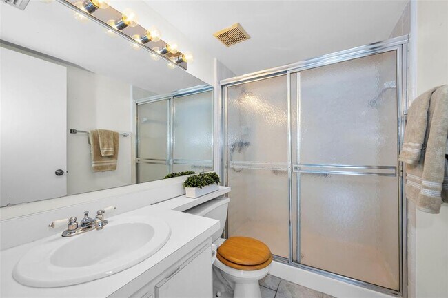 Building Photo - 2687 Pine Ridge Way S