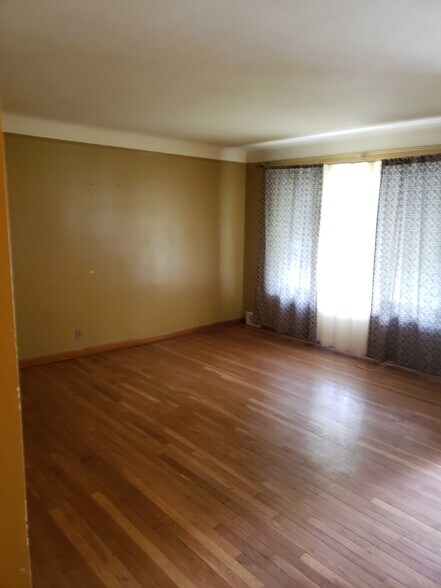 Living Room has been painted Neutral Color - 19213 Sumpter Rd