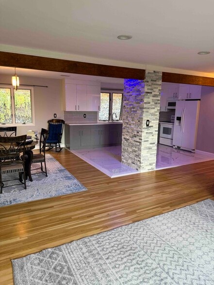 Building Photo - 251 Silleck St