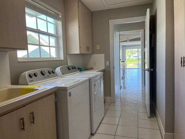 Building Photo - 1624 SW Waterfall Blvd