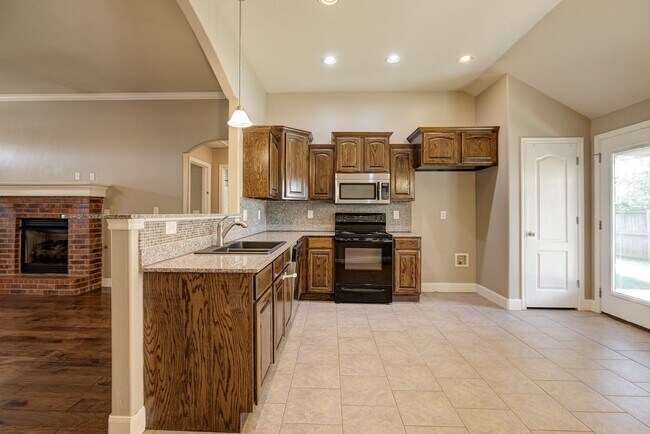 Building Photo - Spacious 4-Bedroom Home with Modern Upgrad...