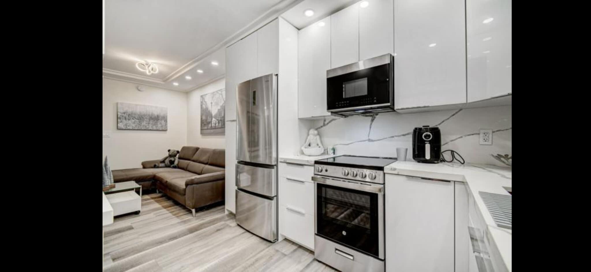 Building Photo - 100 Royal Palm Way