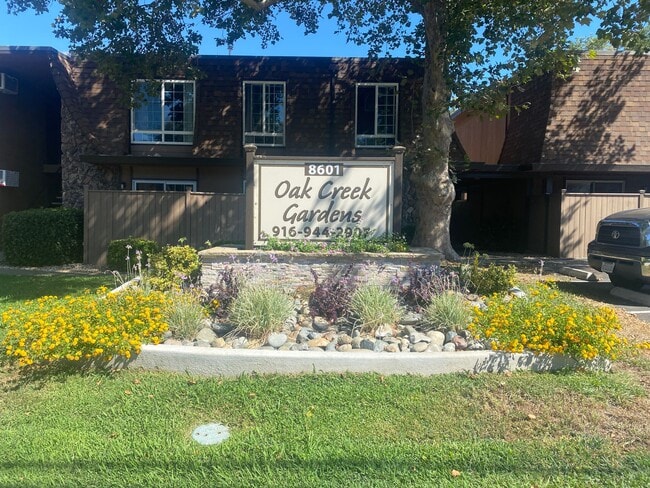 Building Photo - Oak Creek Gardens