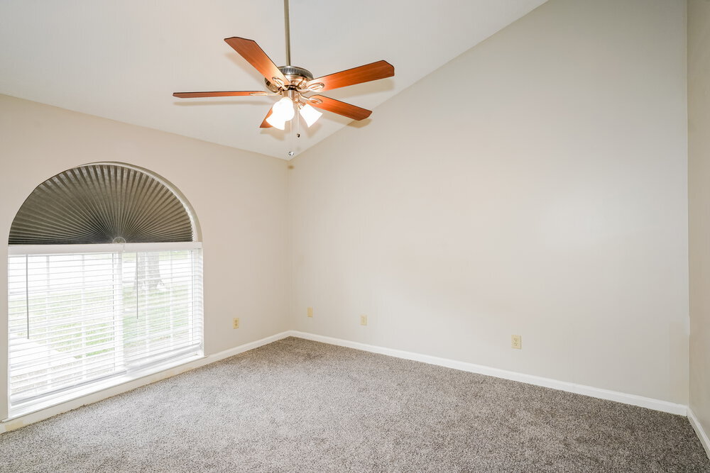 Building Photo - 2729 Riverbend Dr