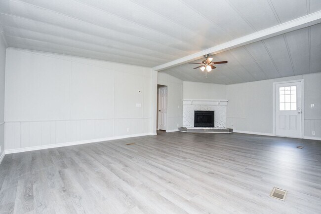 Building Photo - Cozy Roy Harris Loop mobile home