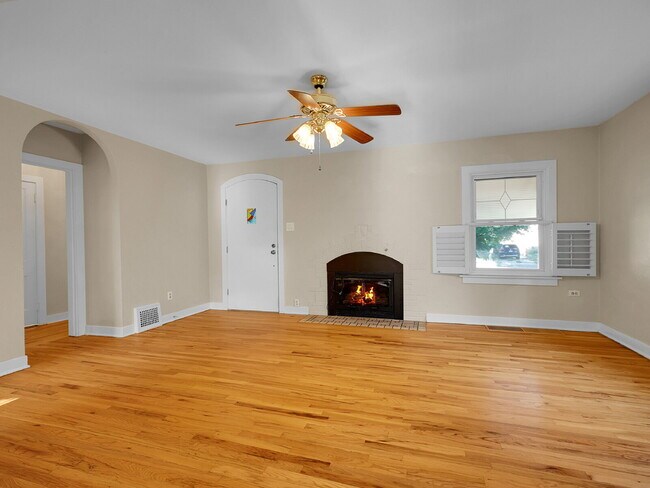 Building Photo - $2,145.00, 1 Bed, 1 Bath Home in Denver