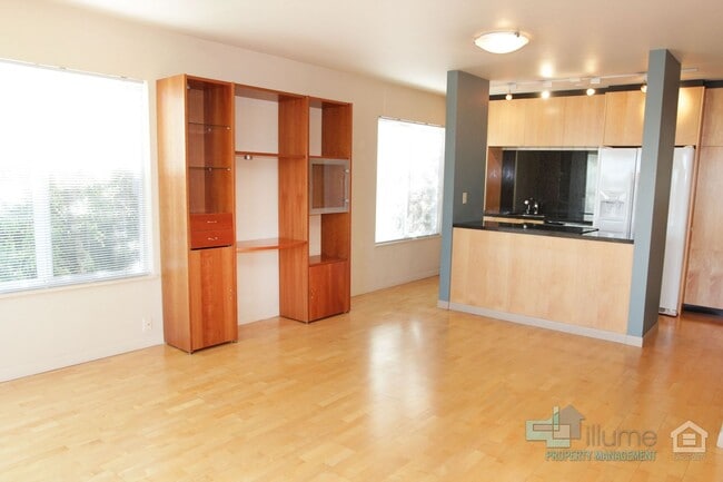 Primary Photo - Condo Near OHSU with Huge Deck, Stunning V...