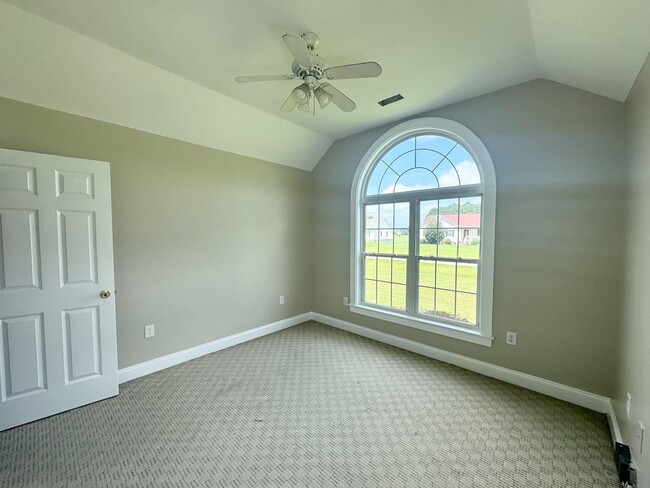 Building Photo - 121 Terrilynn Way