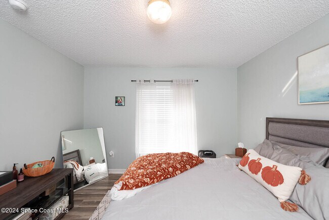 Building Photo - 721 Taluga Ave SE