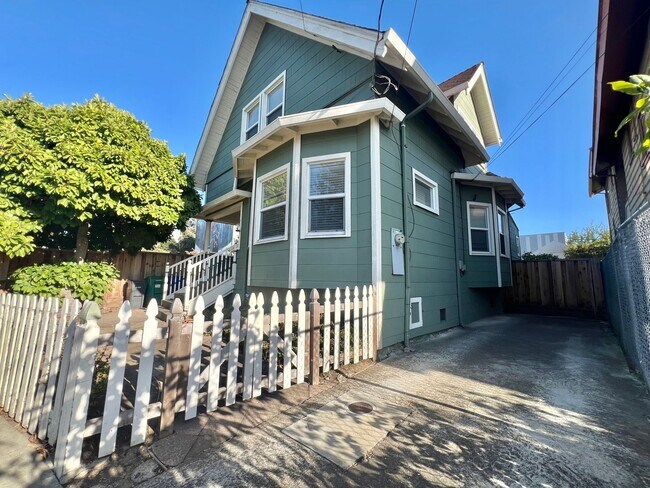 Building Photo - 659 39th St