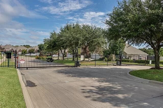 Building Photo - 1400 Lyra Ln