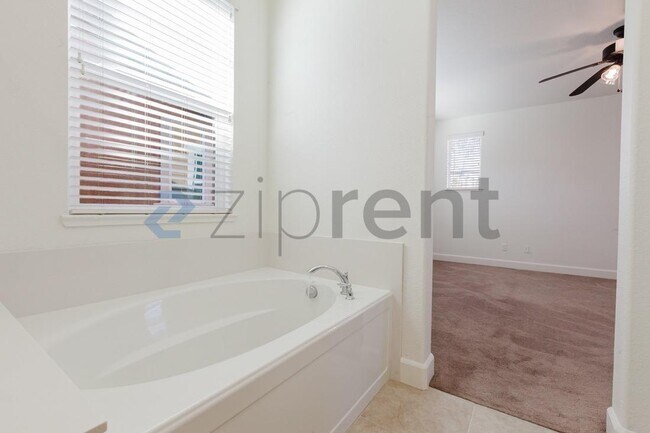 Building Photo - 873 Willow Bridge Dr