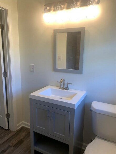 Building Photo - 1760 Fairview Cir