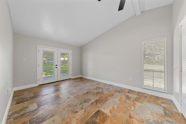 Building Photo - Spacious 4-Bedroom Retreat with Fireplace & Island Kitchen in New Braunfels