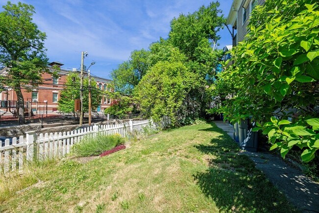 Building Photo - 101-103-103 Wachusett St