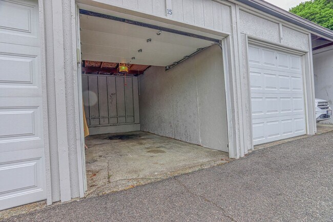 Building Photo - 310 NE 85th St