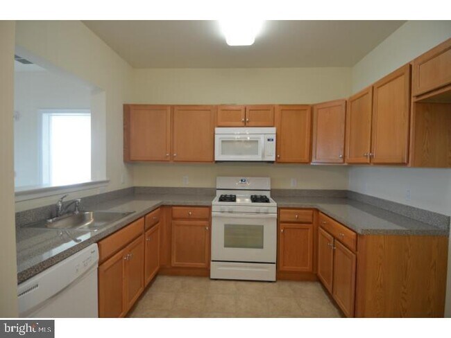 Building Photo - 1447 Sierra Dr