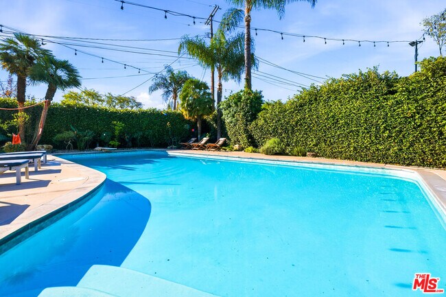 Building Photo - 22428 Victory Blvd