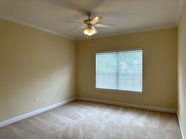 Building Photo - 413 Nathey Ave