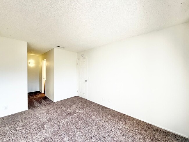 Building Photo - AVAILABLE NOW!! 2 Bedroom 2 Bathroom Condo in Rancho Mirage!