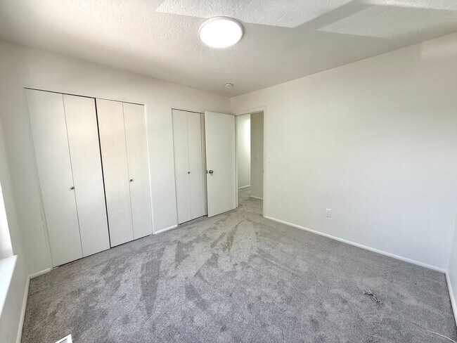 Building Photo - Open House June 20th | 3 Bedroom Townhome in Holladay