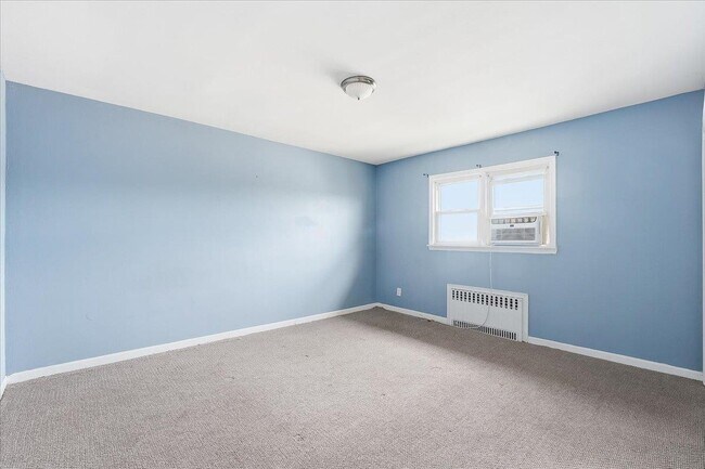 Building Photo - 1400 70th St