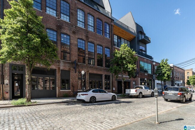 Building Photo - 2201 1st Ave N