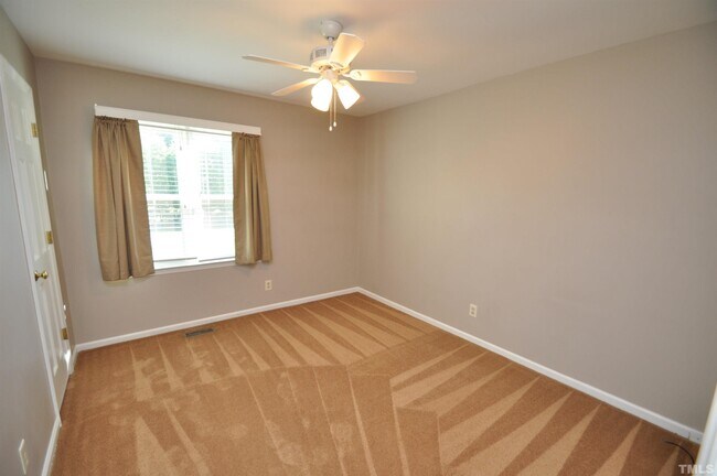 Building Photo - 9001 Crestwood Dr